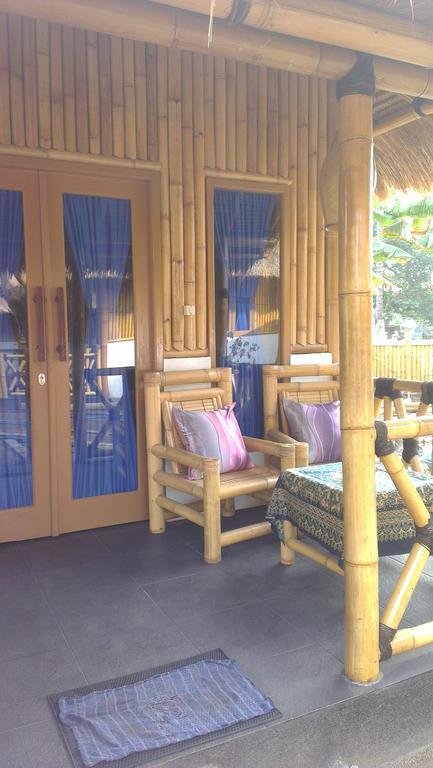 Tua Tua Keladi Bungalows 길리 아이르 외부 사진